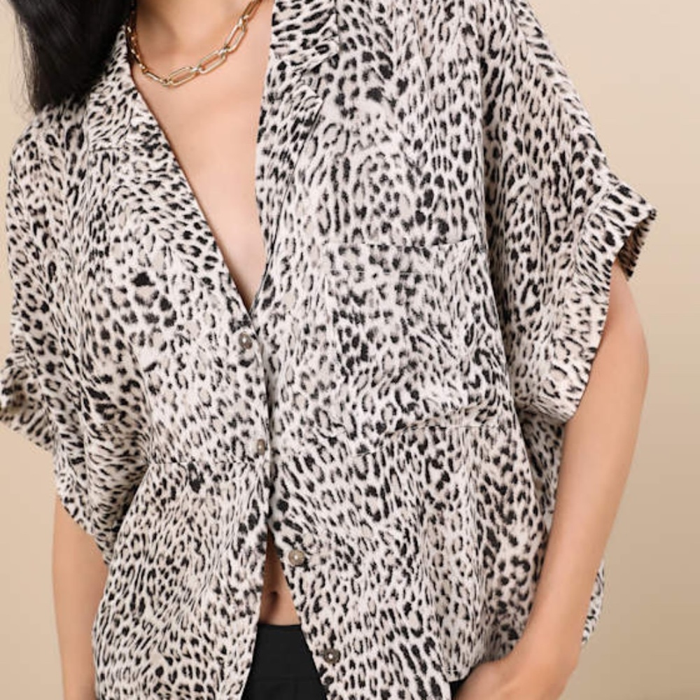 Lulus Island Style White Leopard Print Button-up Short Sleeve Top - Size M